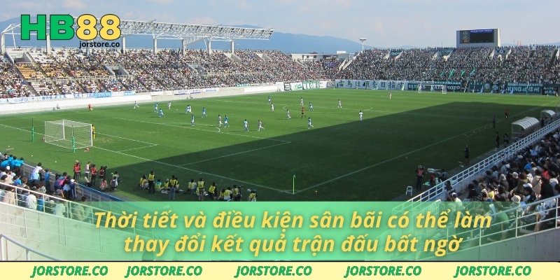 Thời tiết và điều kiện sân bãi có thể làm thay đổi kết quả trận đấu bất ngờ